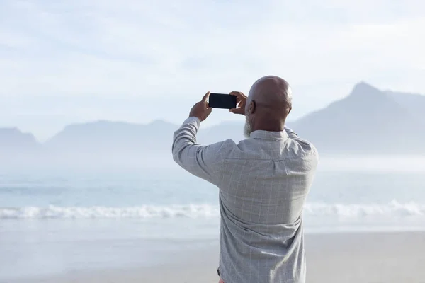 Vue Arrière Bel Homme Afro Américain Prenant Une Photo Mer — Photo