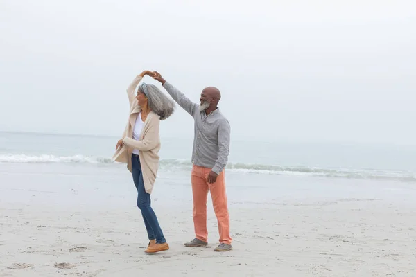 Vorderansicht Eines Glücklichen Senioren Paares Das Strand Lächelt Authentisches Senioren — Stockfoto