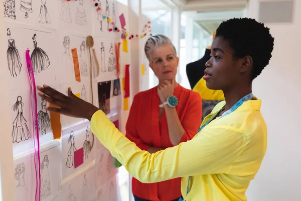 Side View Diverse Female Fashion Designers Discussing Sketch Design Design — ストック写真