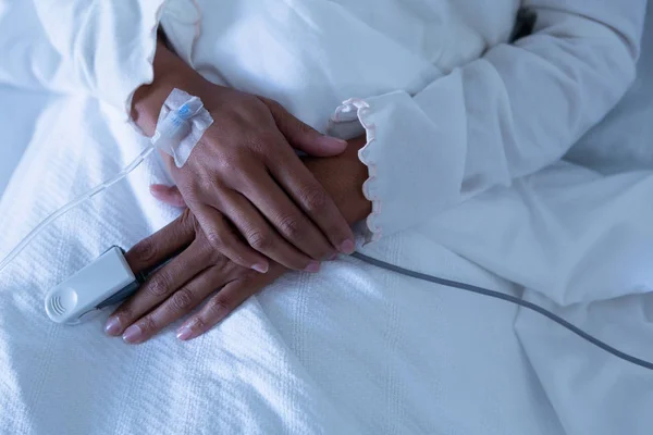 Mid Section Close Female Patient Lying Bed Ward Hospital — Stock Photo, Image