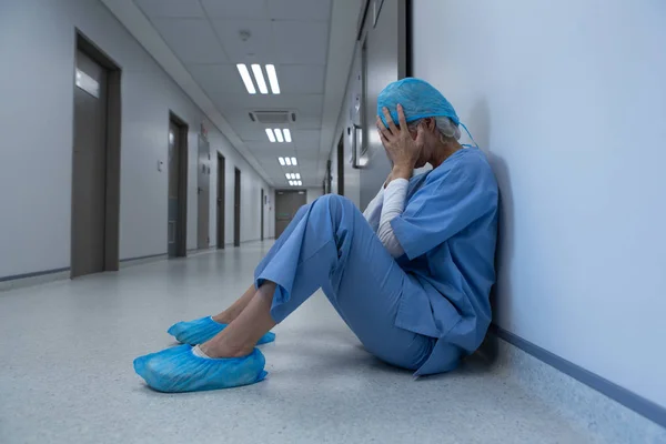 Side View Tensed Caucasian Female Surgeon Covering Her Face Corridor — Stock Photo, Image