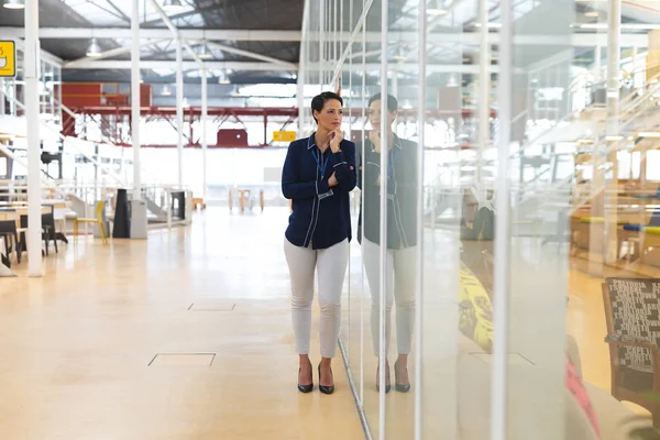 Front View Thoughtful Mixed Race Businesswoman Leaning Glass Wall Looking — Stock Photo, Image