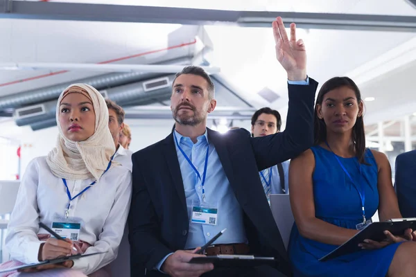 Vista Frontale Diversi Imprenditori Che Alzano Mano Mentre Frequentano Seminario — Foto Stock