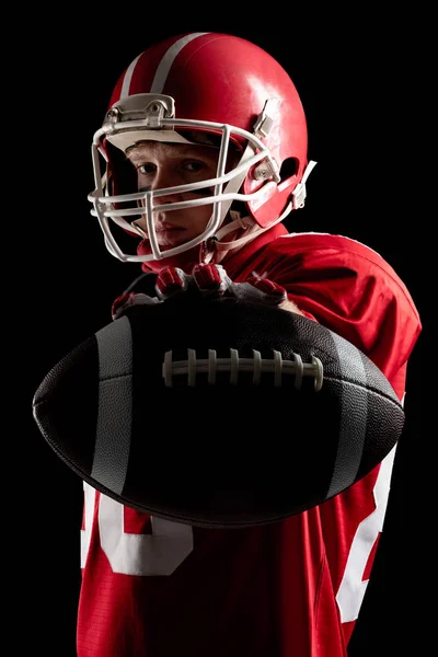 Jogador Futebol Americano Com Bola Rugby Capacete Contra Fundo Preto — Fotografia de Stock