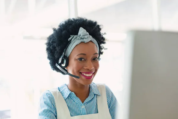 Portrait Happy Mixed Race Female Customer Service Executive Talking Headset — Stock Photo, Image