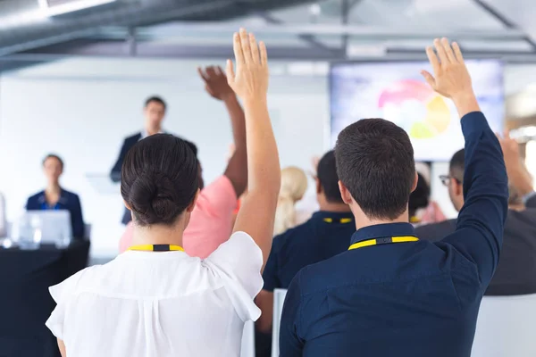 Rückansicht Des Kaukasischen Publikums Das Auf Einer Business Konferenz Die — Stockfoto