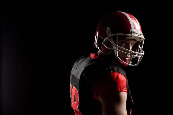 Jovem Jogador Futebol Americano Capacete Contra Fundo Preto — Fotografia de Stock