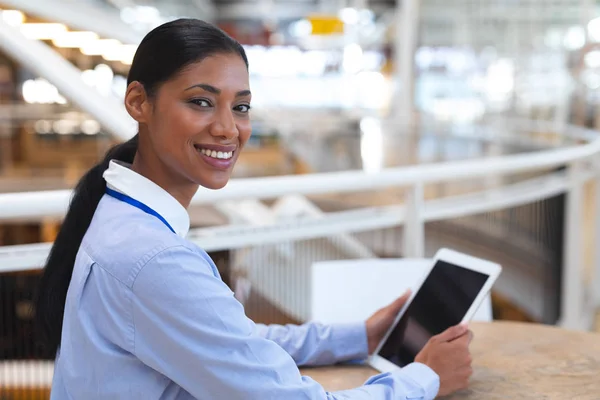 Portrait Close Happy Young Mixed Race Businesswoman Looking Camera While — Stock Photo, Image