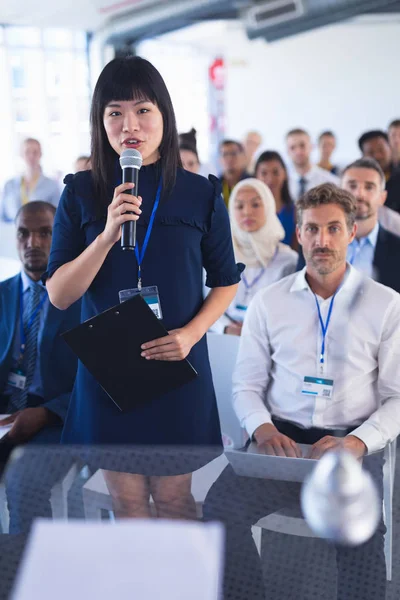 Front Bild Asiatiska Affärskvinna Ställa Fråga Business Seminar — Stockfoto