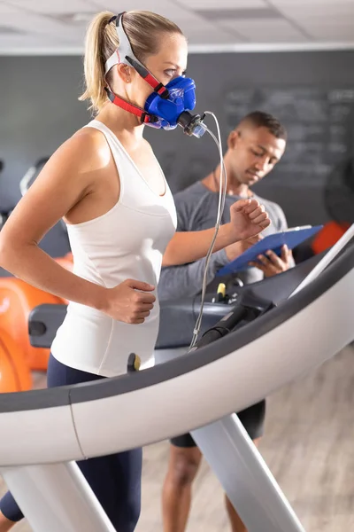 Side View Caucasian Athletic Woman Doing Fitness Test Using Mask — Stock Photo, Image