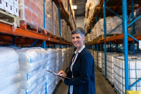 Side View Beautiful Mature Caucasian Female Manager Looking Camera While — Stock Photo, Image