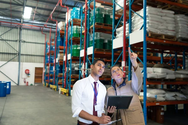 Front View Caucasian Warehouse Staffs Discussing Digital Tablet Warehouse — Stock Photo, Image