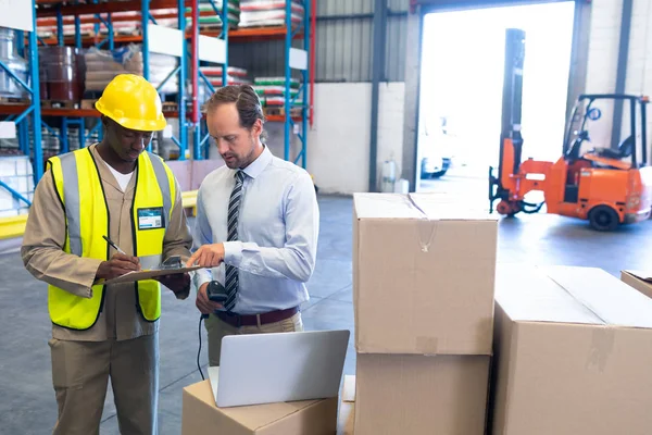 Front View Diverse Staffs Discussing Clipboard Warehouse Freight Transportation Distribution — Stock Photo, Image