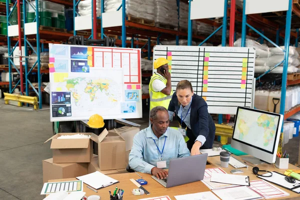 Vooraanzicht Van Volwassen Kaukasische Vrouwelijke Manager Afro Amerikaanse Mannelijke Supervisor — Stockfoto