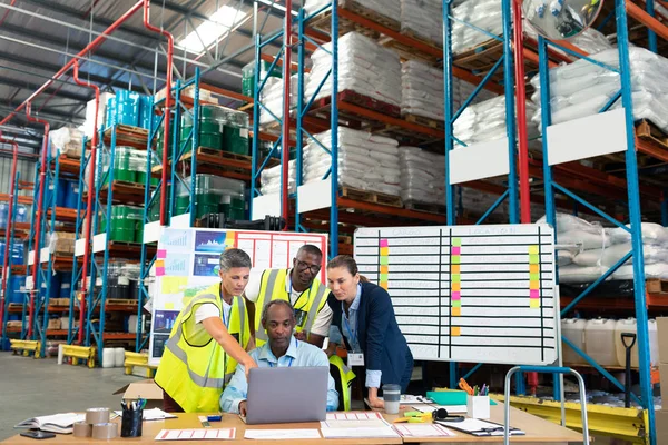 Vooraanzicht Van Volwassen Afro Amerikaanse Mannelijke Supervisor Met Zijn Diverse — Stockfoto