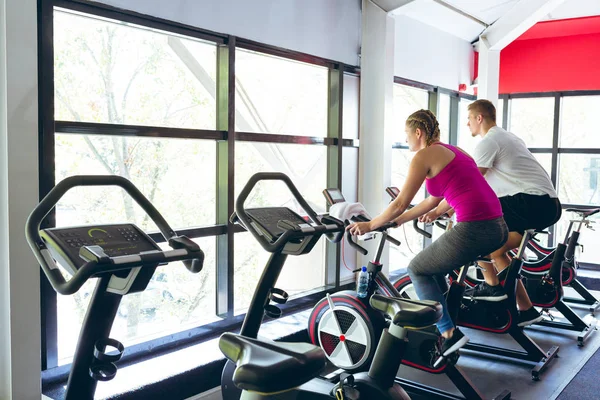 Rear View Young Caucasian Male Female Athlete Exercising Exercise Bike — Stock Photo, Image