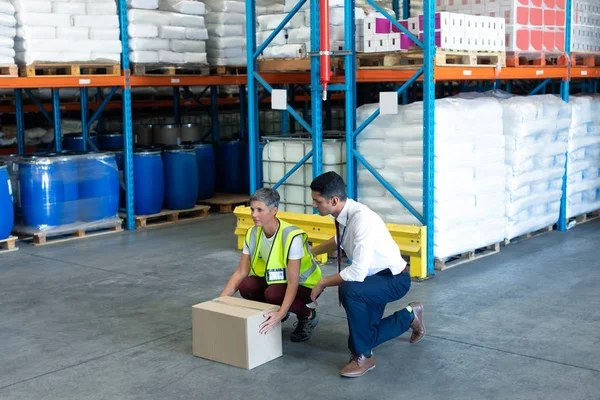 Front View Young Caucasian Male Staff Giving Training Caucasian Female — Stock Photo, Image