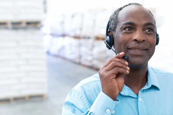 Retrato Primer Plano Del Guapo Maduro Supervisor Afroamericano Hablando Con — Foto de Stock