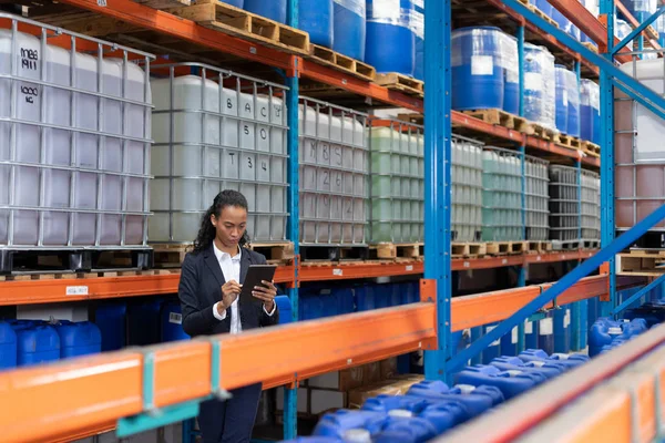 African American Female Manager Using Digital Tablet Warehouse — Stock Photo, Image
