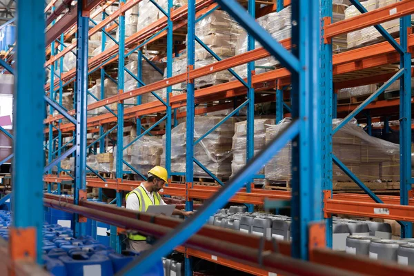 Attentive Male Worker Checking Stocks Warehouse — Stock Photo, Image