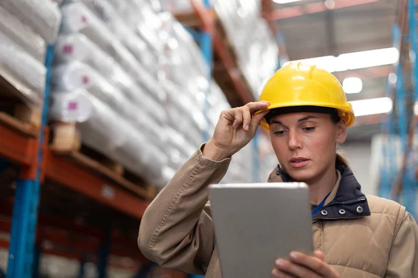 Beautiful Female Worker Working Digital Tablet Warehouse — Stock Photo, Image
