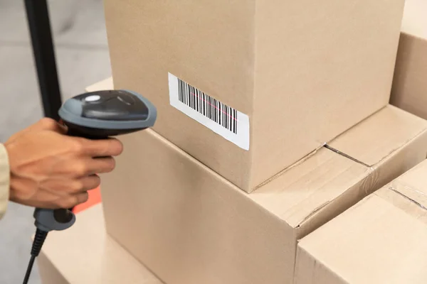 Close Female Worker Scanning Package Barcode Scanner Warehouse — Stock Photo, Image