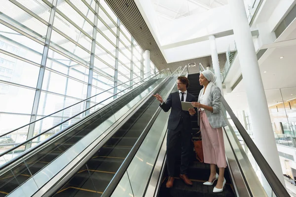 Low Angle View Business People Bags Discussing Digital Tablet Escalator — Stock Photo, Image