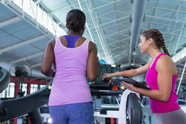 Side View Caucasian Female Trainer Assisting African American Woman Work — ストック写真