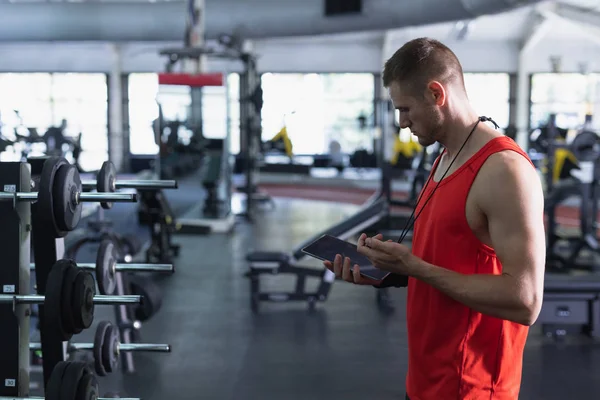 Side View Caucasian Male Trainer Using Digital Tablet Fitness Center — ストック写真