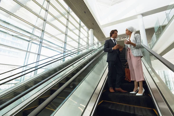 Low Angle View Business People Bags Discussing Digital Tablet Escalator — Stock Photo, Image