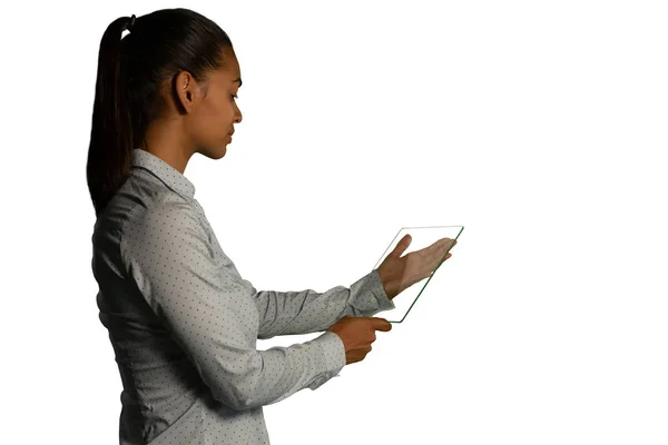 Side View Närbild Ung Blandad Ras Kvinna Med Transparent Handhållen — Stockfoto