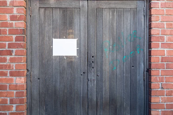 Blank Sign Hanging Wooden Door — Stock Photo, Image