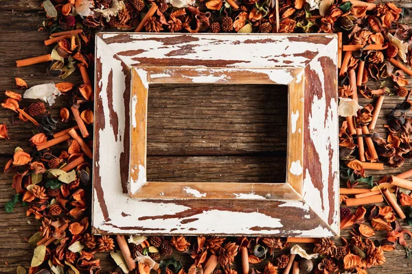 Herfst Platte Lay Met Fotolijstjes Houten Tafel — Stockfoto