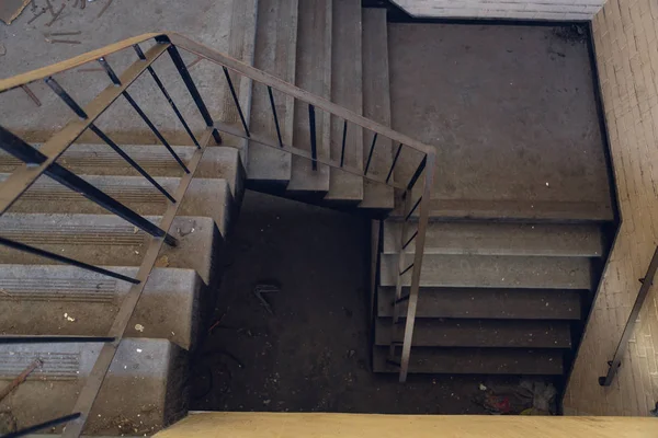 Gros Plan Escalier Intérieur Entrepôt Abandonné — Photo