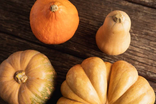 Otoño Plano Con Calabazas Mesa Madera —  Fotos de Stock