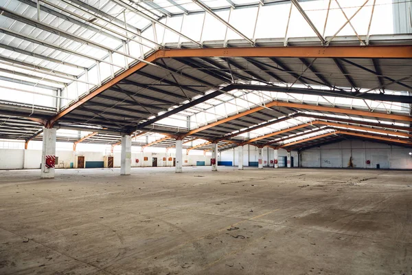 Interior Abandoned Empty Warehouse Space — Stock Photo, Image