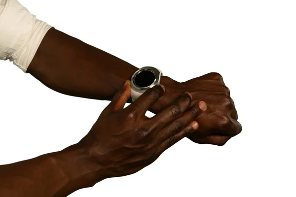 Fechar Mãos Braços Homem Usando Smartwatch — Fotografia de Stock