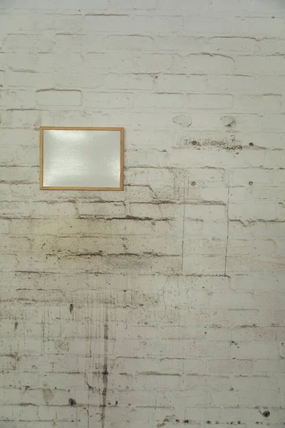 Primer Plano Una Imagen Blanco Enmarcada Colgada Una Pared — Foto de Stock