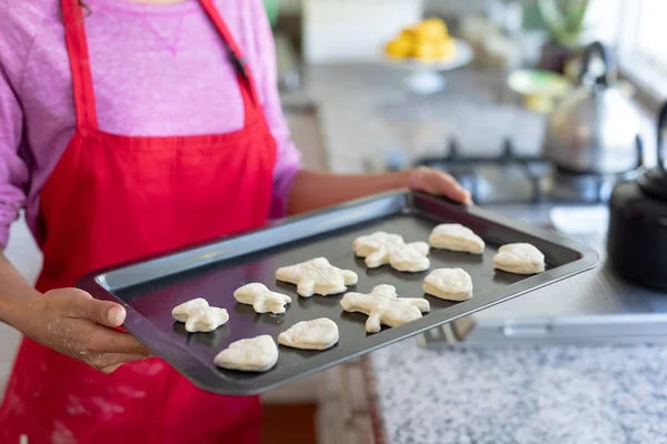 Vooraanzicht Mid Sectie Van Vrouw Een Keuken Met Kerstmis Het — Stockfoto