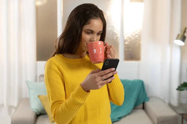 Front View Close Happy Young Caucasian Woman Drinking Cup Coffee — Stock Photo, Image