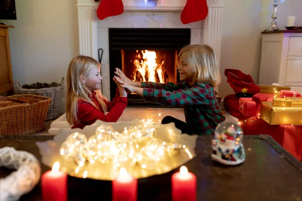 Side View Young Caucasian Brother Sister Sitting Fireplace Sitting Room — Stock Photo, Image