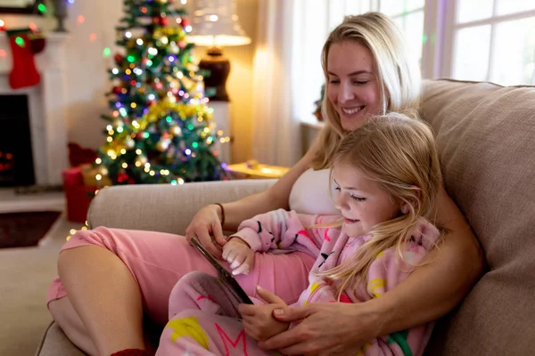 Side View Happy Young Caucasian Mother Sitting Sofa Her Young — Stock Photo, Image