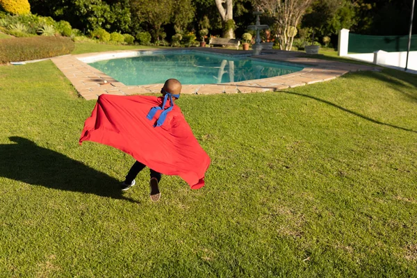 Veduta Posteriore Ragazzo Razza Mista Pre Adolescente Vestito Con Costume — Foto Stock