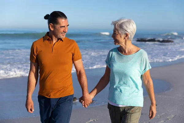 Älteres Kaukasisches Paar Genießt Einem Sonnigen Tag Die Zeit Strand — Stockfoto