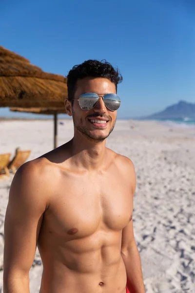 Caucasian Man Enjoying Time Beach Sunny Day Standing Looking Camera — Stock Photo, Image