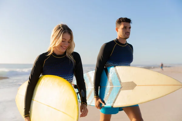 Caucasian Couple Enjoying Time Beach Sunny Day Holding Surfboards Walking — Stock Photo, Image