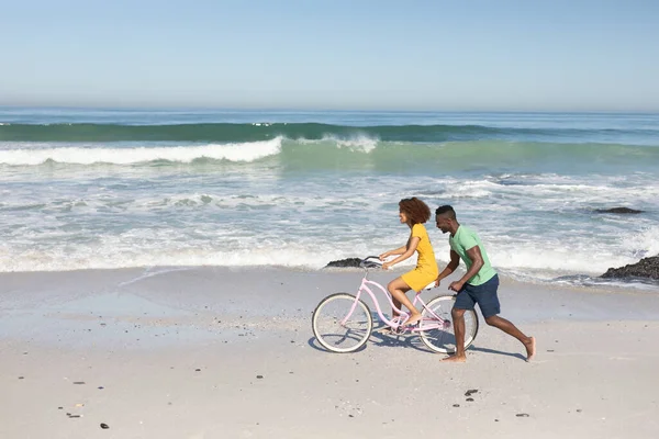 Mixed Race Couple Enjoying Free Time Beach Sunny Day Together — Stock Photo, Image