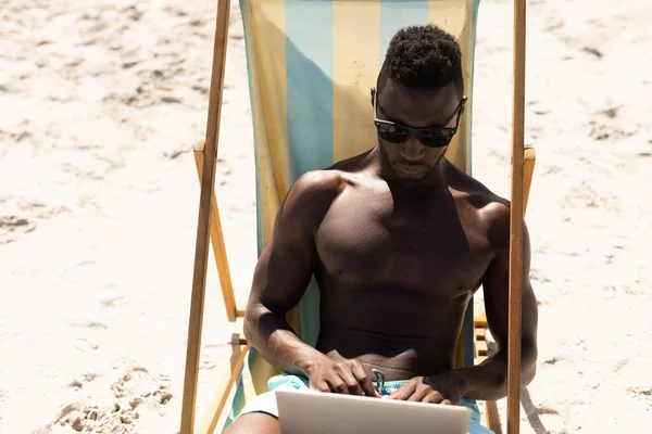 African American Man Enjoying Free Time Beach Sunny Day Sitting — Stock Photo, Image