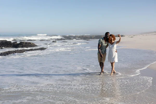 Mixed Race Couple Enjoying Free Time Beach Sunny Day Together — Stock Photo, Image