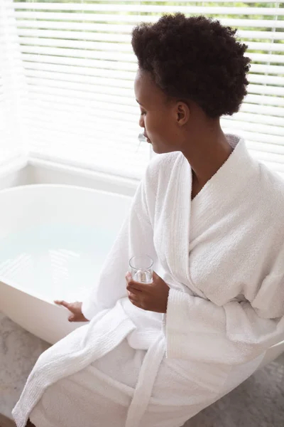 Mixed Race Woman Spending Time Home Self Isolating Social Distancing — Stock Photo, Image